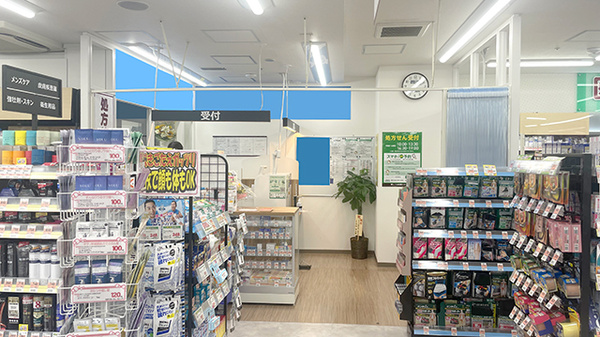 コクミン薬局　京阪樟葉駅店の入口