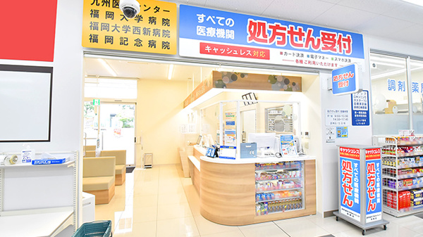 調剤薬局ツルハドラッグ鳥飼店の入口