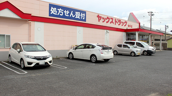 ヤックスドラッグ　知手店の駐車場