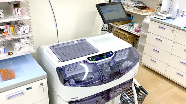 ヤックスドラッグ　旭東薬局の調剤器具