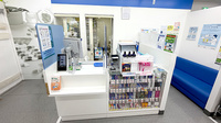 薬局トモズ三鷹北口店の受付/カウンター