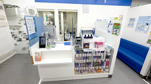 薬局トモズ三鷹北口店の受付/カウンター