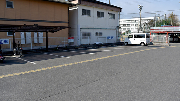 アカカベ薬局　萱島店の駐車場