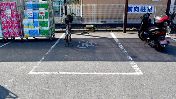 アカカベ薬局　萱島店の駐輪場