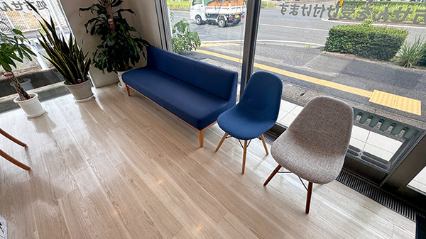 とみおか薬局 唐津店の待合スペース