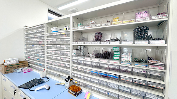 とみおか薬局 唐津店の薬棚