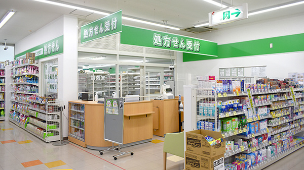 ドラッグセイムス大分羽屋薬局の入口