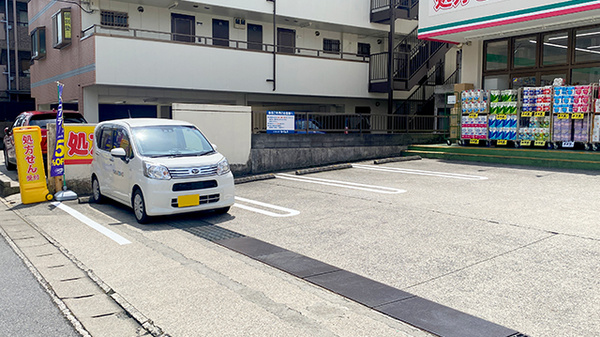 ドラッグセイムス舞浜薬局の駐車場