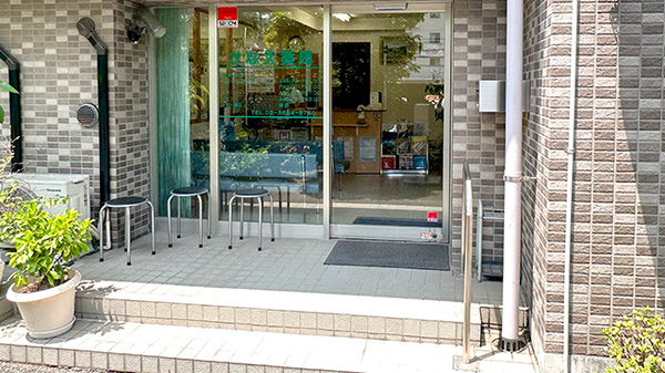 かなえ薬局の入口