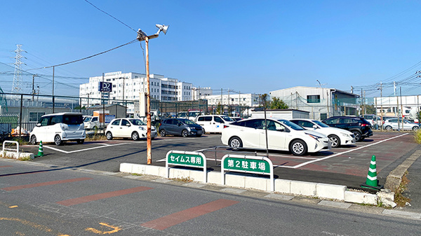 ドラッグセイムス鷹野薬局の駐車場