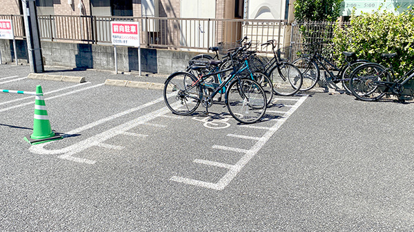 ドラッグセイムス浦和別所薬局の駐輪場