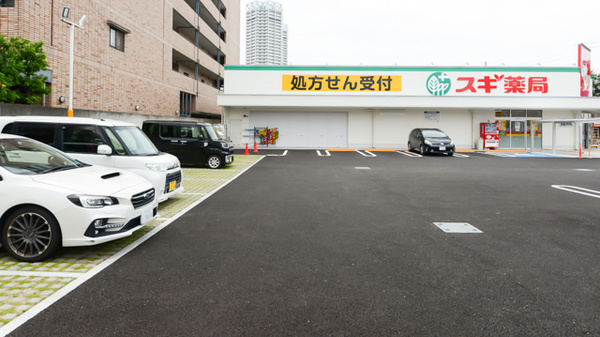 スギ薬局 泉大津旭町店の駐車場