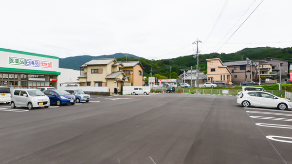 スギ薬局 奈良桜井東店の駐車場