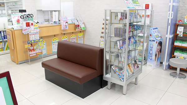 セキ薬局　笠幡店の待合スペース