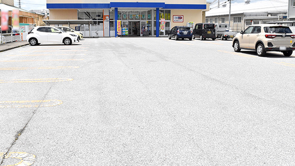 ユタカ薬局浅井の駐車場