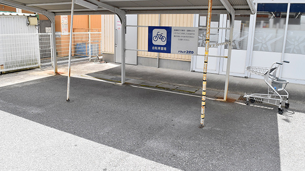 ユタカ薬局浅井の駐輪場