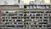 新生堂薬局　南関店の薬棚