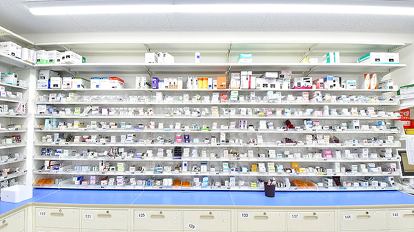 薬局くすりの福太郎飯田橋2号店の薬棚