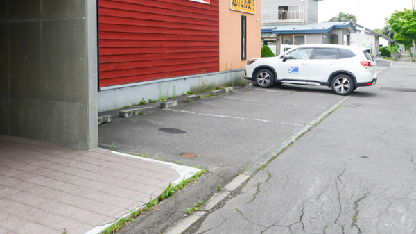 ツルハ薬局 中標津病院前店の駐車場
