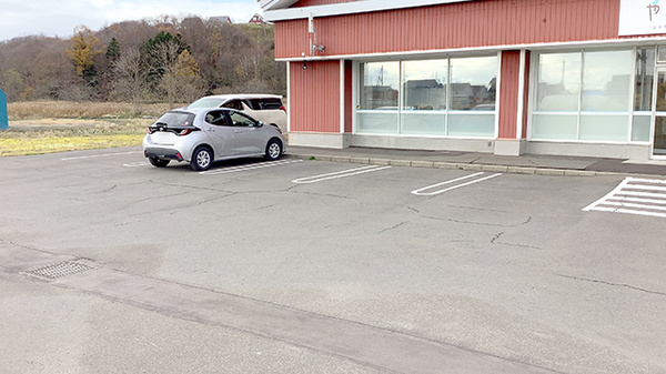 やすまる薬局当別店の駐車場