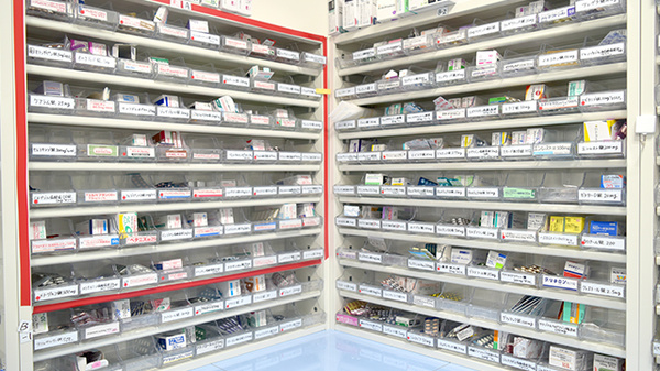 I＆H下こしき薬局の薬棚