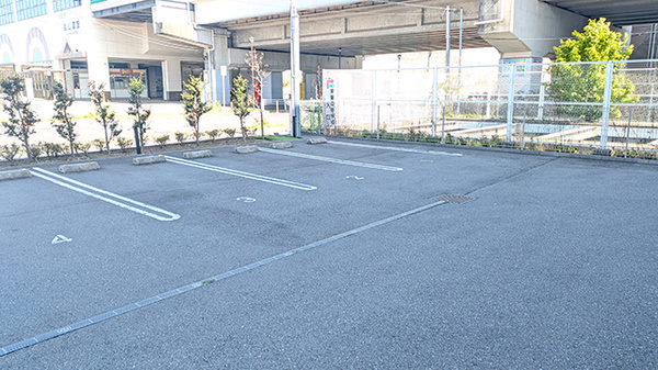 ベアーズ薬局 飯山満駅前店の駐車場