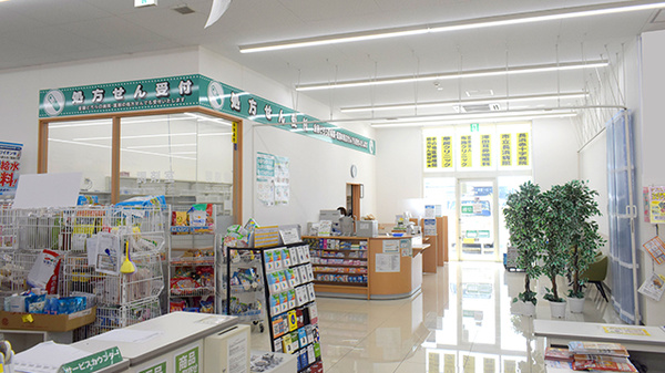 ユタカ薬局　長浜祇園の入口