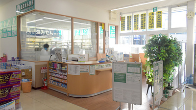 ユタカ薬局　栗東安養寺の入口