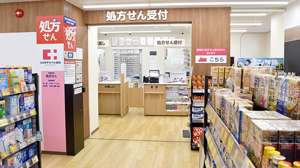 ココカラファイン薬局阪神深江駅店の入口