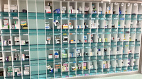 マルフジ鶴見薬局田浦店の薬棚