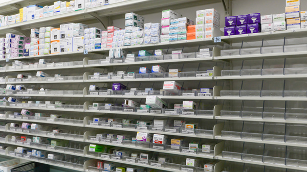スギ薬局　守口橋波店の薬棚