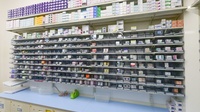 スギ薬局　金沢野田店の薬棚
