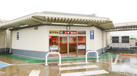 スギ薬局　八王子散田町店の入口