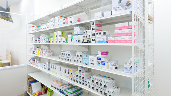 スギ薬局　八王子散田町店の薬棚