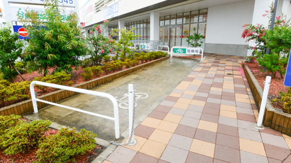 スギ薬局　八王子散田町店の駐輪場