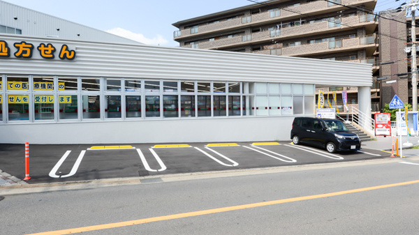 スギ薬局　醍醐石田店の駐車場