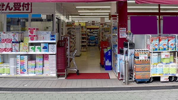コクミン薬局　大和田店の入口