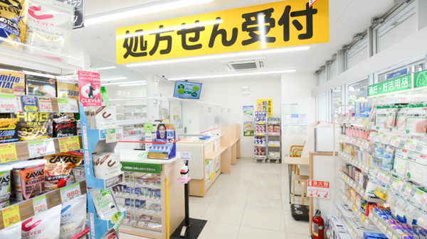 スギ薬局　刈谷駅前店の入口