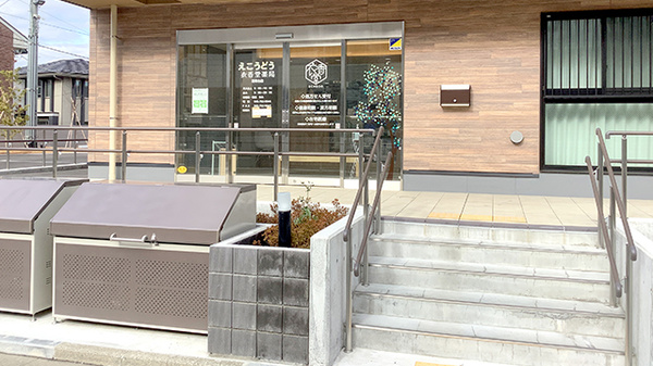 衣香堂薬局港南台店の外観