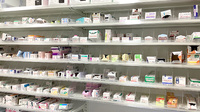 衣香堂薬局港南台店の薬棚