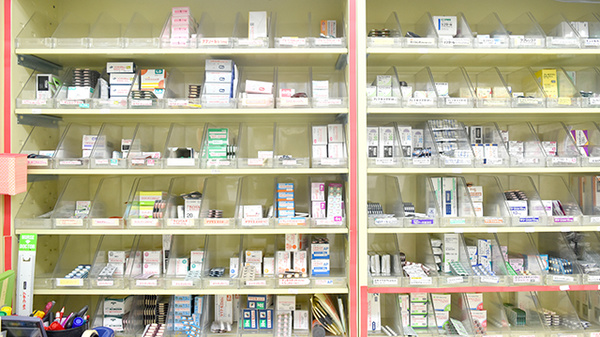 うさぎ薬局　水俣店の薬棚