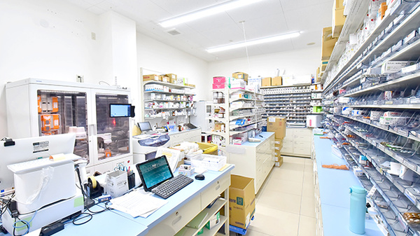 調剤薬局ツルハドラッグ滝の水店の調剤室
