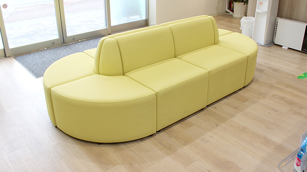 徳永薬局　国立富士見台店の待合スペース