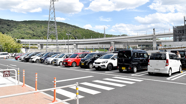 ココカラファイン薬局　高槻インター店の駐車場
