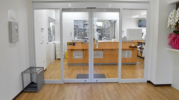 サン薬局奈良南店の入口