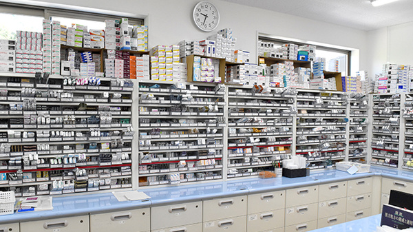 サン薬局奈良南店の薬棚