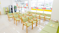 スギ薬局 桜山調剤店の待合スペース