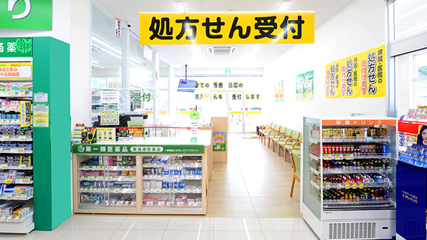 スギ薬局 多治見店の入口