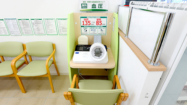 スギ薬局 多治見店の血圧計