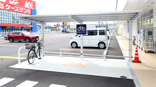 スギ薬局 多治見店の駐輪場